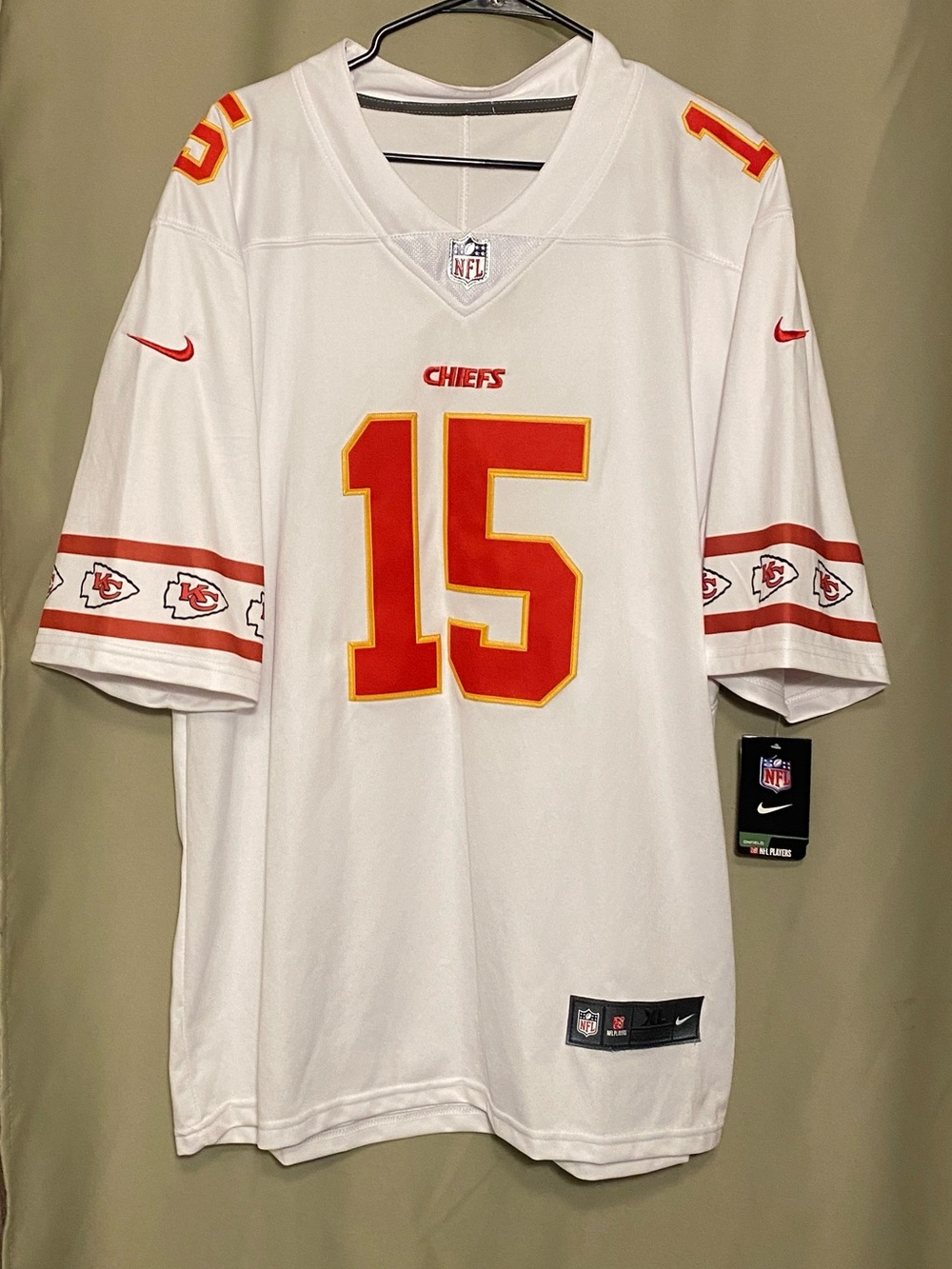 Patrick Mahomes #15 Kansas City Chiefs NFL Players  Fan Apparel Jersey XL NWT